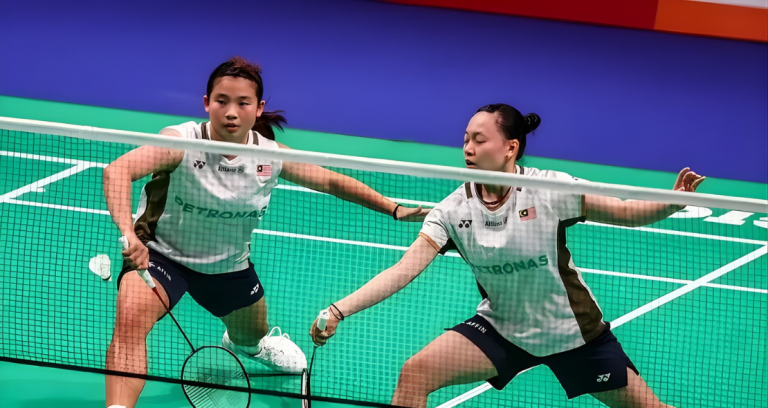 Uber Cup Quarter Finals featuring the defensive synergy of Carmen Ting and Ong Xin Yee.