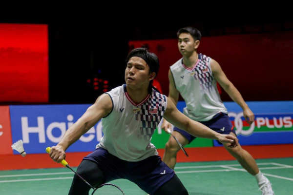 Thailand Open Semi-Final battle featuring Malaysian pair Goh Sze Fei and Nur Izzuddin Rumsani.