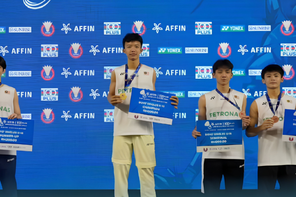 Junior Elite Tour Finals featuring Under-16 boys singles champion Chong Lee Qian on the podium.
