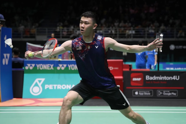 World Tour campaign featuring Lee Zii Jia executing an athletic forehand return.
