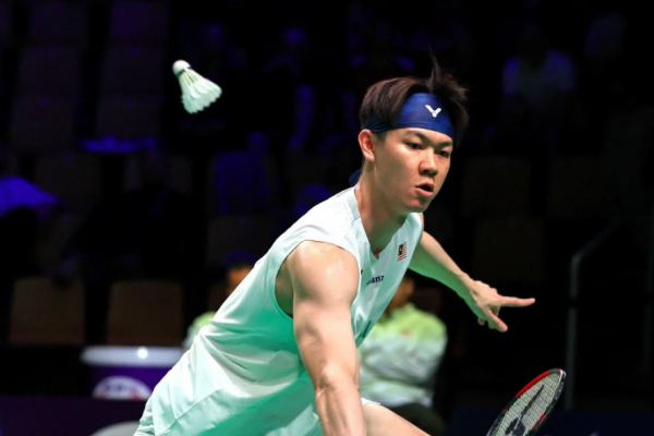 World Tour Slump featuring Lee Zii Jia in intense action on the court.