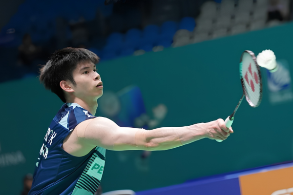 BWF World Tour Training featuring Leong Jun Hao practicing his backhand technique.