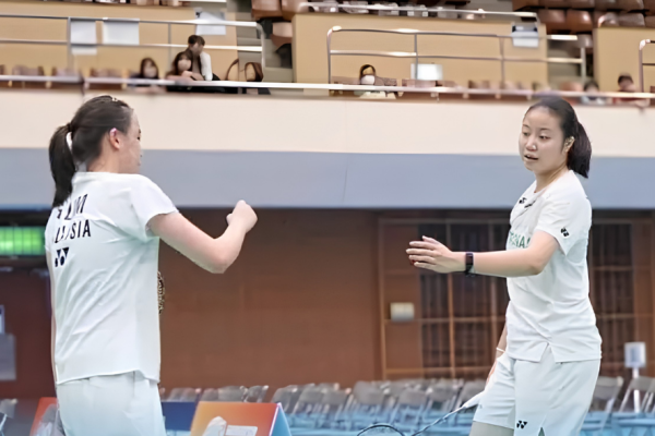 Junior Mixed Team Championship featuring Low Zi Yu and Genevie Lim celebrating on court.