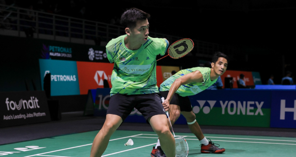 Top Seed Status featuring Tan Wee Kiong and Nur Azriyn Ayub defending on court.