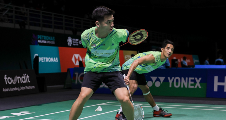 Top Seed Status featuring Tan Wee Kiong and Nur Azriyn Ayub defending on court.