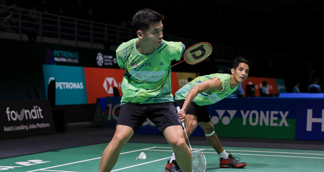 Top Seed Status featuring Tan Wee Kiong and Nur Azriyn Ayub defending on court.