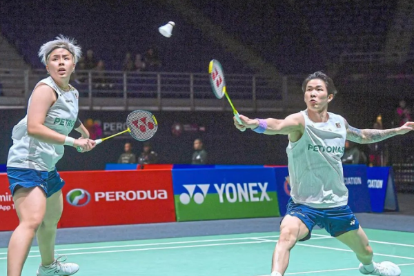 Ee Wei Worlds Withdrawal showing Chen Tang Jie and Toh Ee Wei competing together before her injury.