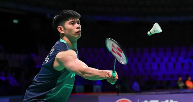 Jun Hao China Open showing Leong Jun Hao poised to return the shuttlecock during first round action.