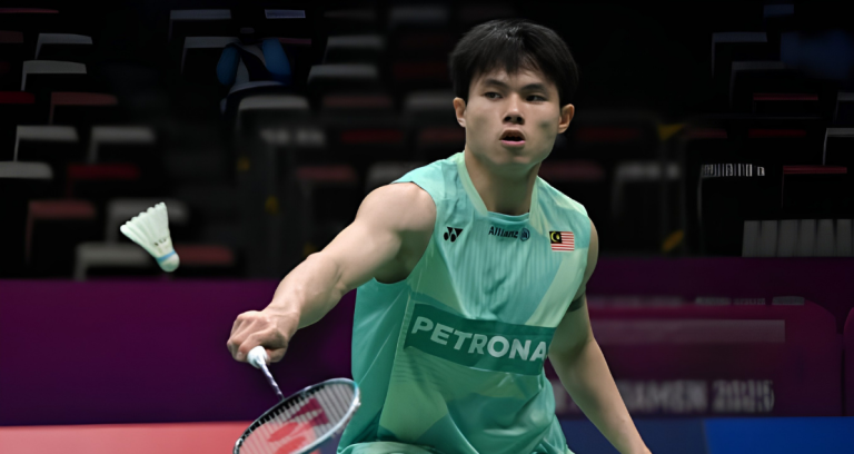 Justin Hoh Taiwan Open showing Justin Hoh poised to return the shuttlecock during first round action.