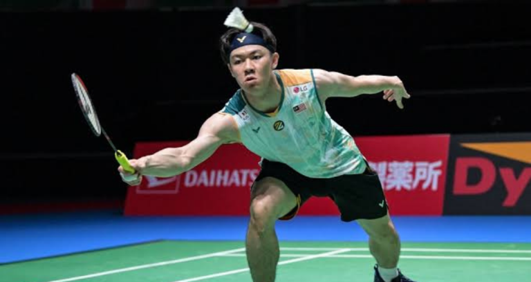 Zii Jia Taiwan Open showing Lee Zii Jia lunging low to play a forehand shot.