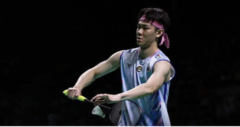 Zii Jia Taiwan Open showing Lee Zii Jia holding the shuttlecock to serve.