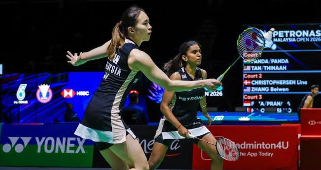 Pearly-Thinaah China Open showing Pearly Tan and M Thinaah playing together on court in Changzhou.