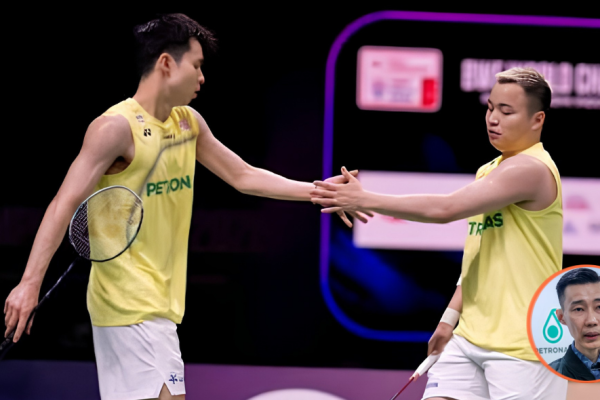 Aaron-Wooi Yik Reunion showing Soh Wooi Yik and Aaron Chia hand tapping on court with Lee Chong Wei inset.