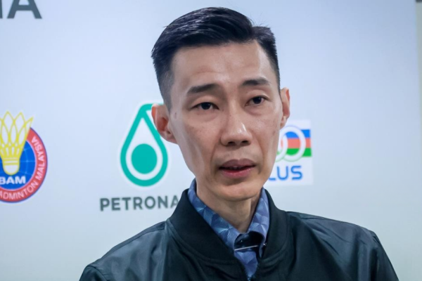 Chong Wei BAM Warning showing Lee Chong Wei speaking firmly at a press conference.