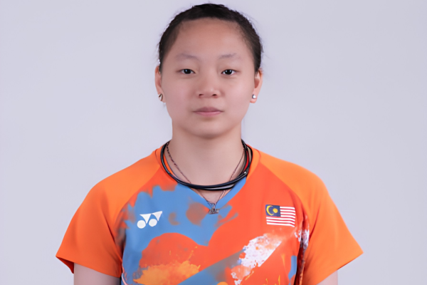 Carmen Ting Wei Wen professional badminton profile image showing the Malaysian Women's Double player smiling