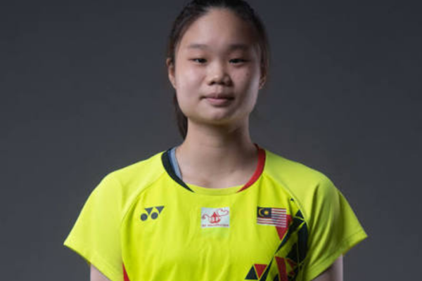 Chong Jie Yuprofessional badminton profile image showing the Malaysian Mixed Double player smiling