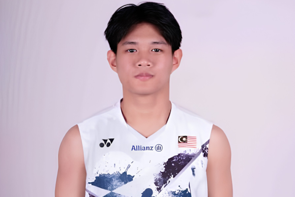 Datu Anif Isaac Datu Asrah professional badminton profile image showing the Malaysian Mixed Double player smiling