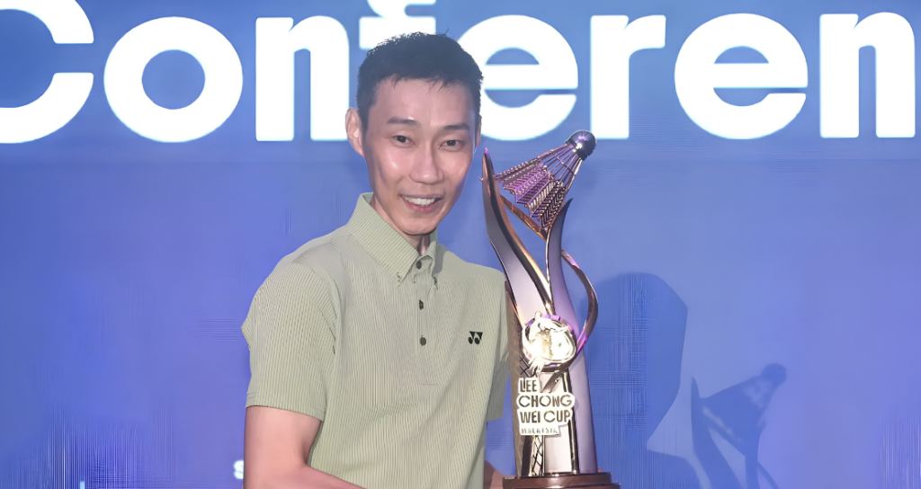 Chong Wei Cup Launch showing Datuk Seri Lee Chong Wei holding the official gold plated trophy during the press conference.