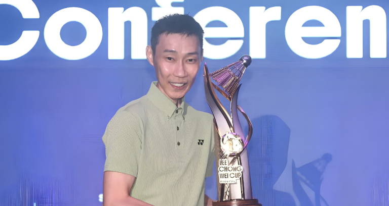 Chong Wei Cup Launch showing Datuk Seri Lee Chong Wei holding the official gold plated trophy during the press conference.