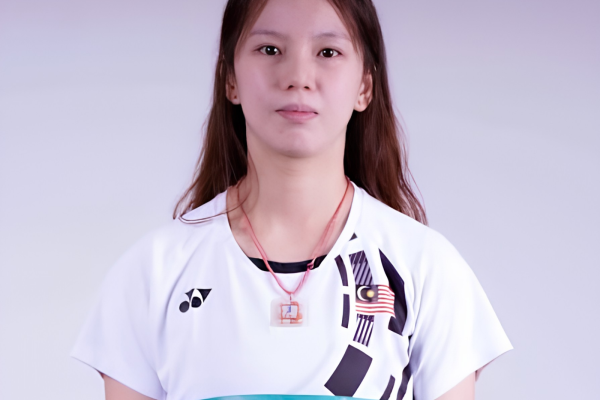 Ho Lo Ee professional badminton profile image showing the Malaysian Women's Double player smiling