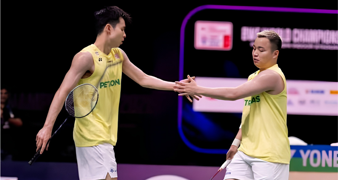Aaron-Wooi Yik Future showing Aaron Chia and Soh Wooi Yik touching hands on the green court.