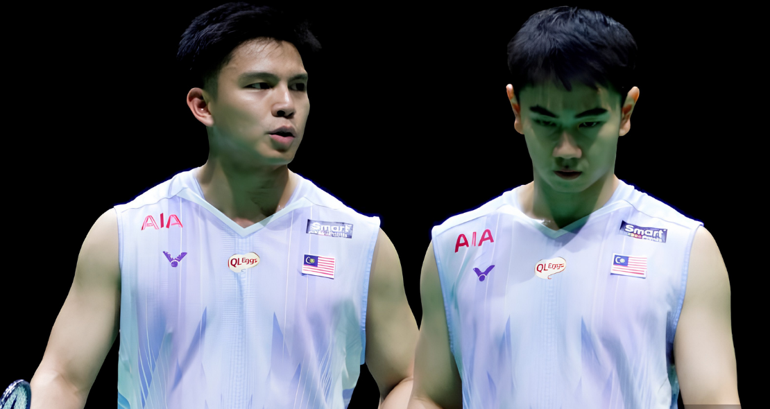 Sze Fei-Izzuddin Worlds Victory showing Goh Sze Fei and Nur Izzuddin Rumsani in active ready stance.