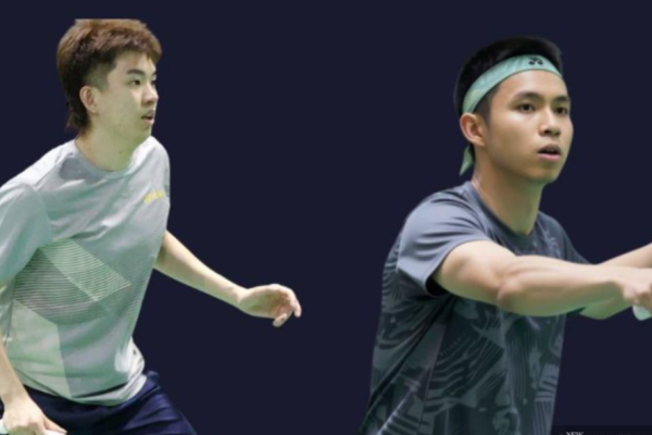 Wei Chong-Wooi Yik Win showing Man Wei Chong and Soh Wooi Yik in action on the green court.