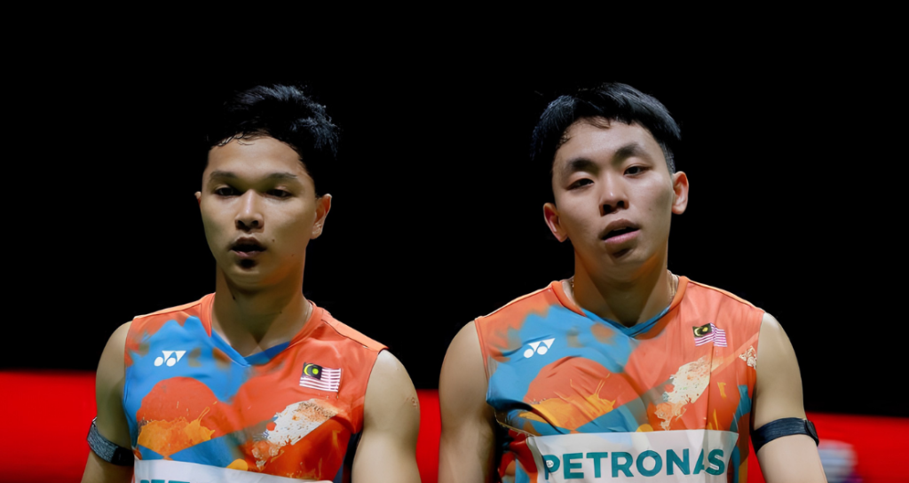 BWF World Championships 2026 showing Wan Arif Junaidi and Yap Roy King celebrating on court.