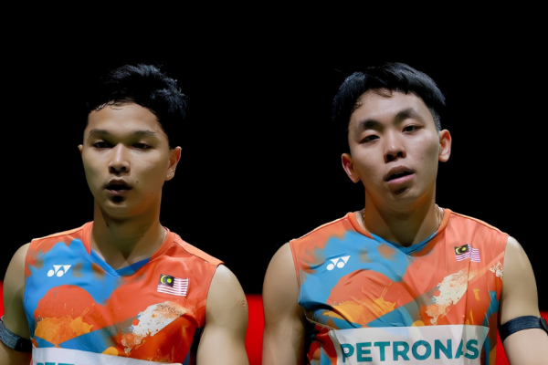 BWF World Championships 2026 showing Wan Arif Junaidi and Yap Roy King celebrating on court.