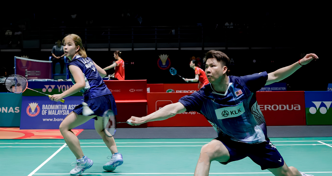 BWF World Championships showing Chen Tang Jie lunging forward to return the shuttlecock with Clarissa San watching.