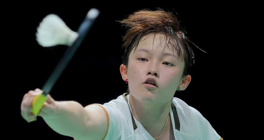 Ling Ching Worlds Campaign showing Wong Ling Ching lunging low to play a shot on the green court.