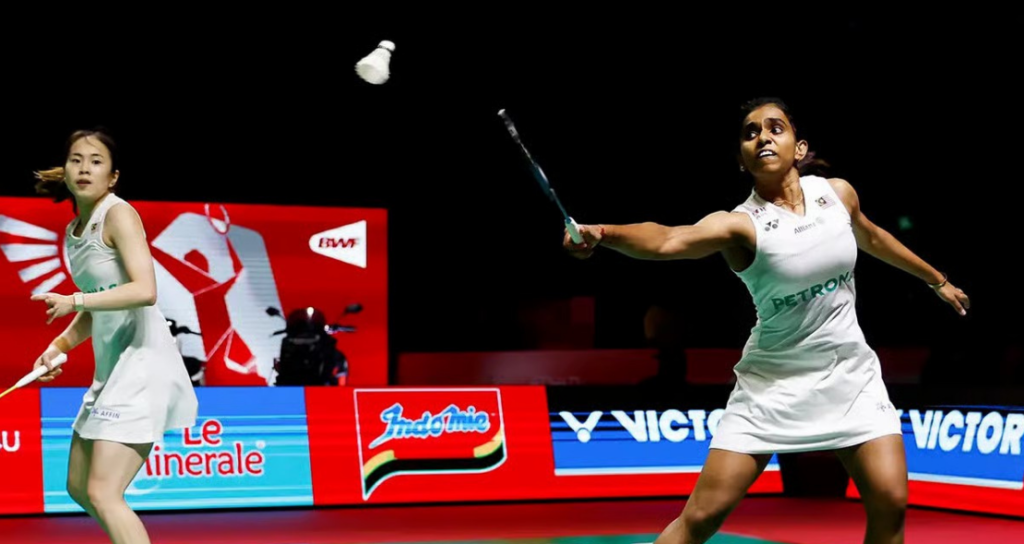 Pearly-Thinaah Taiwan Final showing M Thinaah lunging forward to return the shuttlecock with Pearly Tan watching.