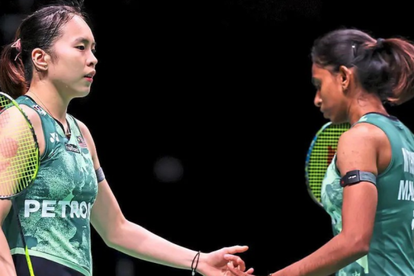 Pearly Tan Injury Recovery showing Pearly Tan and M Thinaah connecting on the green court.