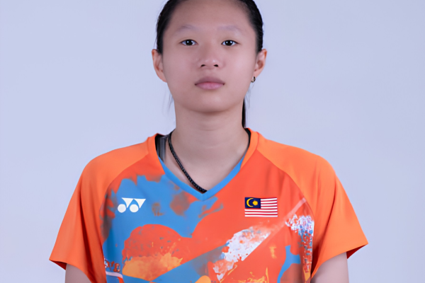Nicole Chau Xuan professional badminton profile image showing the Malaysian Women's Double player smiling