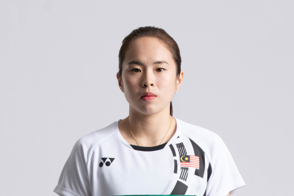 Pearly Tan Koong Le professional badminton profile image showing the Malaysian Women's Double player smiling
