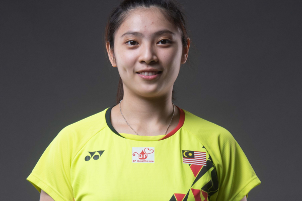 Teoh Mei Xing professional badminton profile image showing the Malaysian Women's Double player smiling