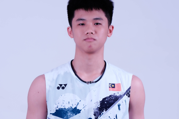 Toh E Hern professional badminton profile image showing the Malaysian Men's Double player smiling