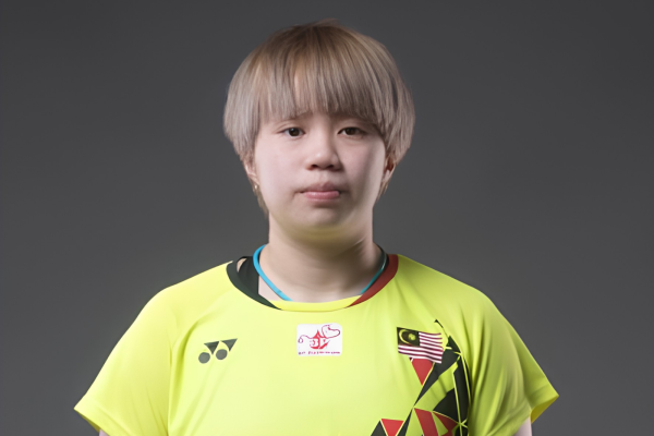Valeree Siow Zi Xuan professional badminton profile image showing the Malaysian Mixed Double player smiling