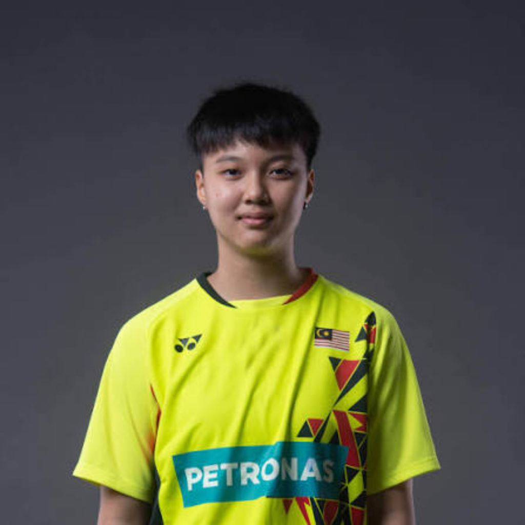 Vannee Gobi professional badminton profile image showing the Malaysian Mixed Double player smiling