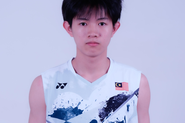 Wee Yee Tern professional badminton profile image showing the Malaysian Men's Double player smiling