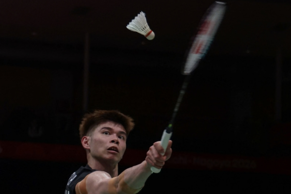 Leong Jun Hao tracks the shuttlecock with intense focus on his way to stunning world No. 1 Jonatan Christie at the Asian Games.