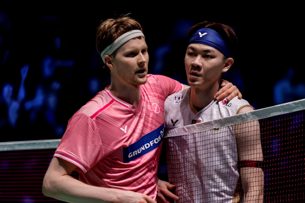 Anders Antonsen embraces Lee Zii Jia at the net following their Arctic Open semifinal match.